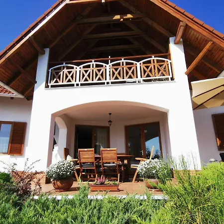 Apartment Voeroesko Vendeghaz Balatonalmadi